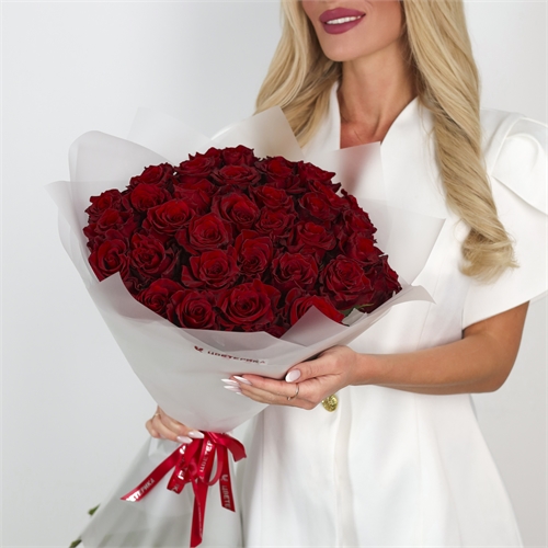35 красных роз Эксплорер 60 см 5586